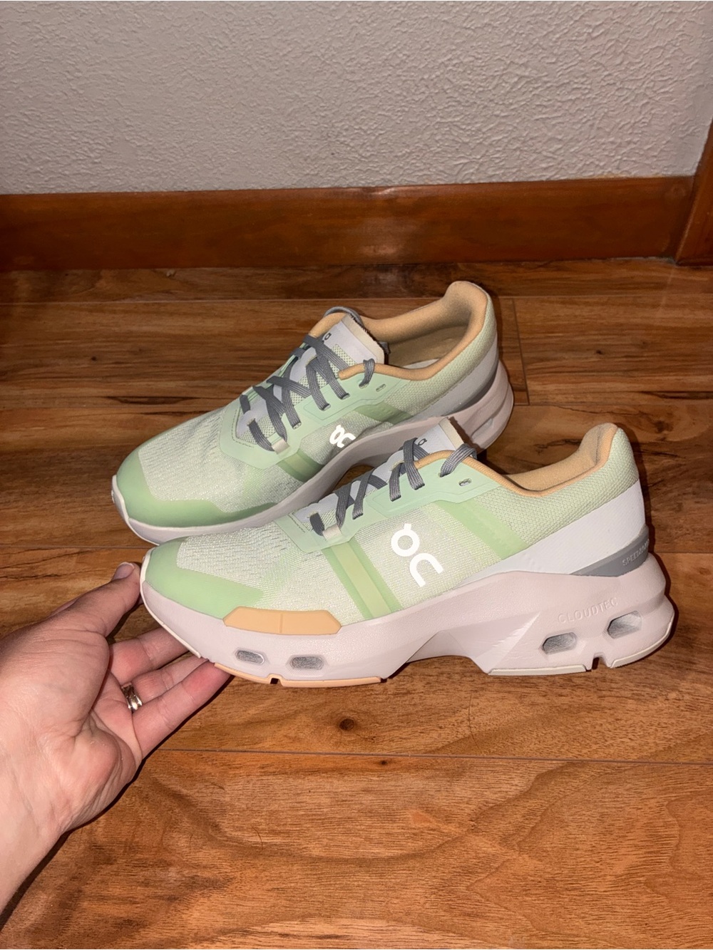 On Cloud Women’s Cloudpulse Trainer Running Shoe Sneakers - size 7 - Picture 2 of 10